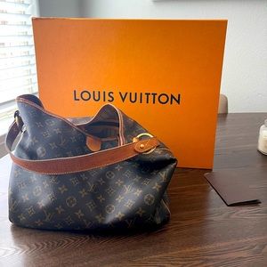 Louis Vuitton Bucket tote